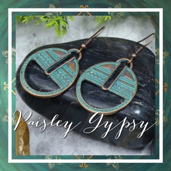BOHEMIAN WESTERN STYLE ANTIQUED BRONZE LOOKING TURQUOISE ETCHED DESIGN E… - Picture 1 of 1
